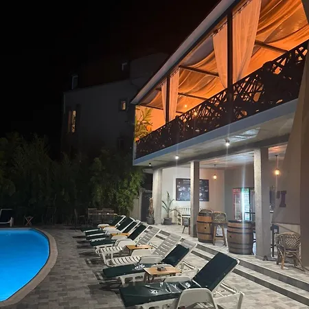 Apartment View & Pool 2 *
