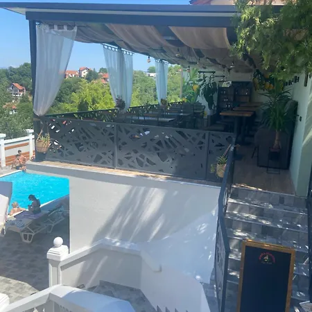 View & Pool 2 Apartment Nis